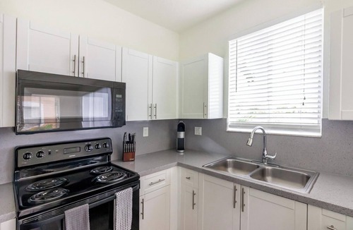 Homestead Apartment | Landing | Spectacular 3BD, Pool