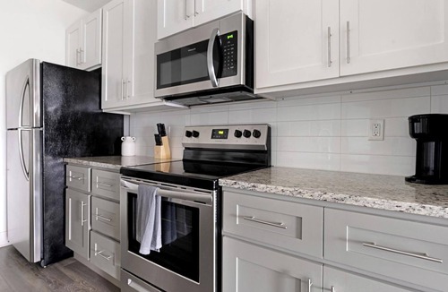 Venice Apartment | Landing | Stunning 1BD, Clubhouse, Pool