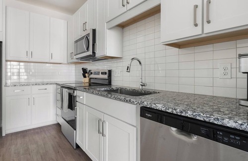 Laurel Apartment | Landing | Stunning 1BD, Gym, Clubhouse