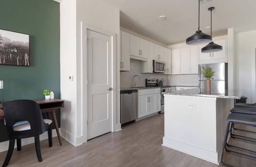 Laurel Apartment | Landing | Stunning 1BD, Gym, Clubhouse