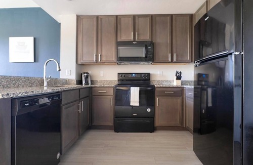 Eastwood Village Apartment | Landing | Stunning 1BD, Yoga Studio, Gym