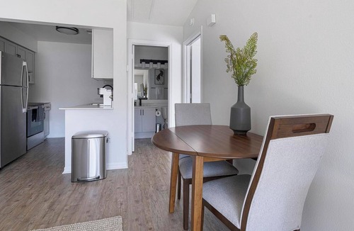 Fruitville Apartment | Landing | Stunning 1BD, Gym, Clubhouse