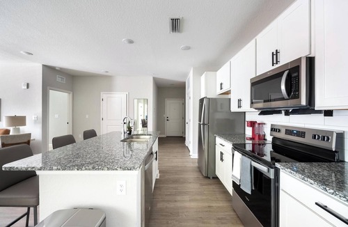 Port Malabar Apartment | Landing | Stunning 2BD, Gym, Pool