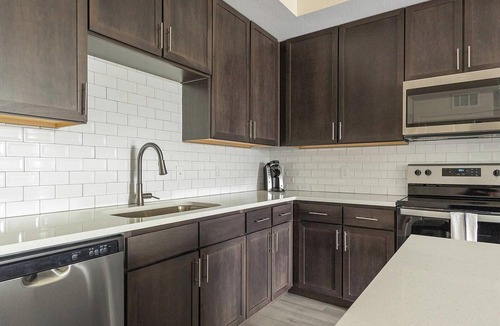 Palmetto Apartment | Landing | Stunning 2BD, Pool, Clubhouse