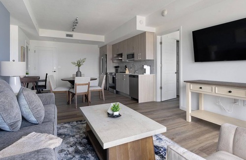 Overtown Apartment | Landing | Stunning 2BD, Pool