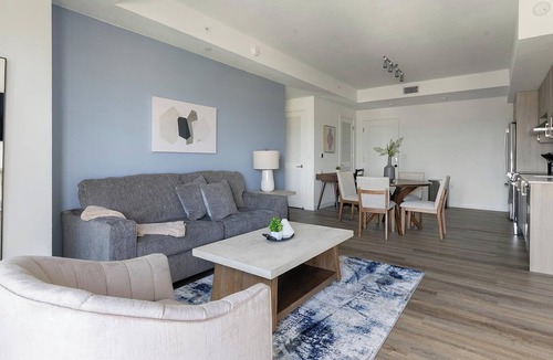 Overtown Apartment | Landing | Stunning 2BD, Pool