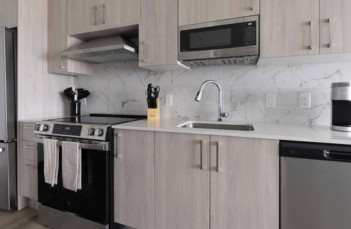 Overtown Apartment | Landing | Stunning 2BD, Pool