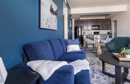 Eastwood Village Apartment | Landing | Stunning 2BD, Tennis Court