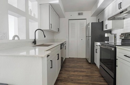 Fruitville Apartment | Landing | Stunning 2BD, Clubhouse, Gym