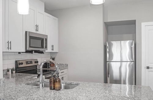 Fort Myers Apartment | Landing | Stunning 3BD, Gym, Yoga Studio