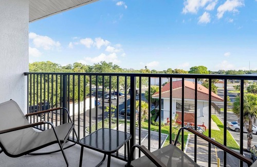 Golden Gate Apartment | Landing | Stunning Studio, Clubhouse, Courtyard