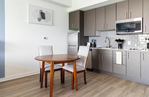 Golden Gate Apartment | Landing | Stunning Studio, Yoga Studio, Courtyard