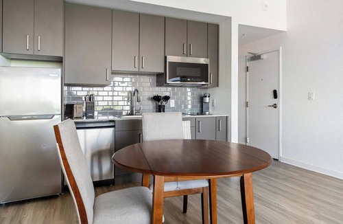 Golden Gate Apartment | Landing | Stunning Studio, Yoga Studio, Courtyard