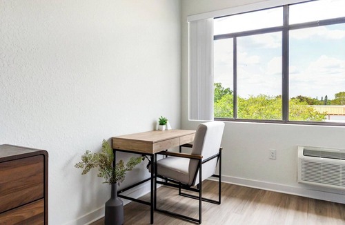 Golden Gate Apartment | Landing | Stunning Studio, Yoga Studio, Courtyard