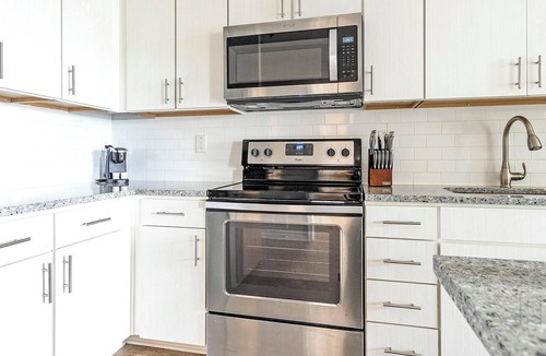 Land O' Lakes Apartment | Landing | Stylish 1BD, Gym, Pool