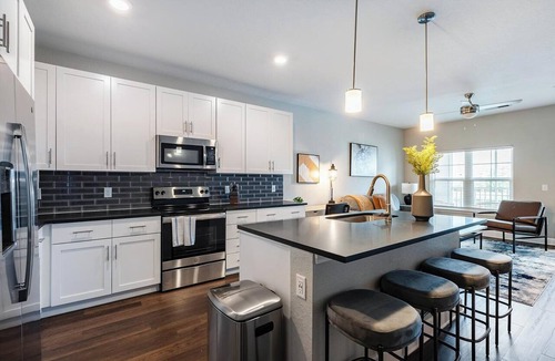 Interchange Square Apartment | Landing | Stylish 1BD, Gym, Clubhouse