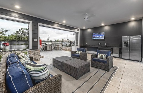 Interchange Square Apartment | Landing | Stylish 1BD, Gym, Clubhouse