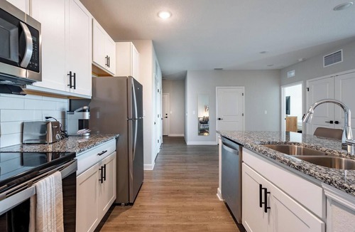 Port Malabar Apartment | Landing | Stylish 1BD, Gym, Pool
