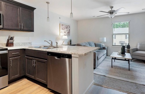 Lyman Apartment | Landing | Stylish 1BD, Pool, Clubhouse