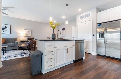 Interchange Square Apartment | Landing | Stylish 1BD, Yoga Studio, Clubhouse