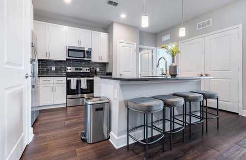 Interchange Square Apartment | Landing | Stylish 1BD, Yoga Studio, Clubhouse