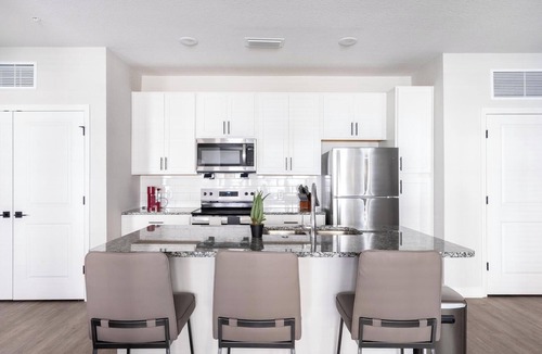 Port Malabar Apartment | Landing | Stylish 2BD, Gym, Pool