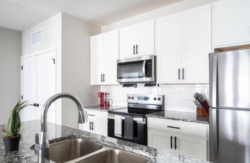 Port Malabar Apartment | Landing | Stylish 2BD, Gym, Pool