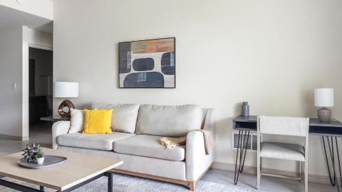 Eastwood Village Apartment | Landing Stylish 2BD Tennis Court