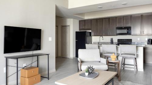 Eastwood Village Apartment | Landing Stylish 2BD Tennis Court