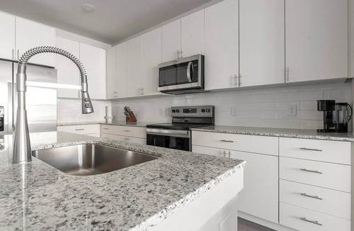 The Forum Apartment | Landing | Stylish 2BD, Gym