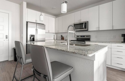 The Forum Apartment | Landing | Stylish 2BD, Gym