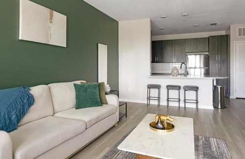 Sun City Center Apartment | Landing | Stylish 1BD, Gym