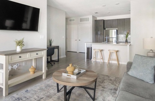 Sun City Center Apartment | Landing | Stylish 1BD, Gym
