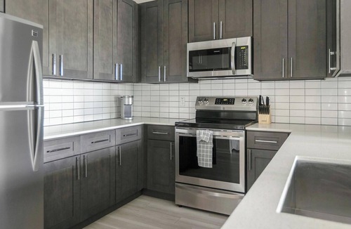 Sun City Center Apartment | Landing | Stylish 1BD, Gym