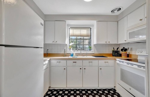 Parkland Estates House | Large 4B Home near Hyde Park! Sleep 10 Guests!