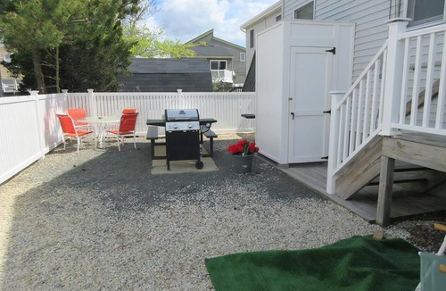 Ship Bottom House | Large 6 bedroom home located close to the bay beach in Surf City.