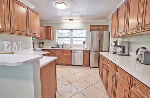 Trailer Estates House | Large and Beautiful, Steps from Bay, Ringling!