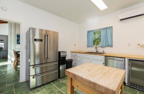 Islamorada House | Large bay-front home with dockage, pool and beach in the heart of Islamorada
