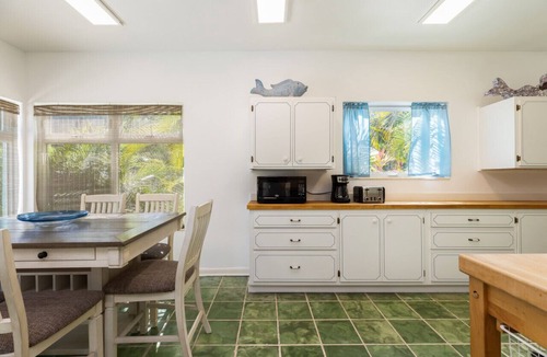 Islamorada House | Large bay-front home with dockage, pool and beach in the heart of Islamorada