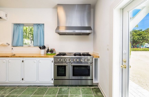 Islamorada House | Large bay-front home with dockage, pool and beach in the heart of Islamorada
