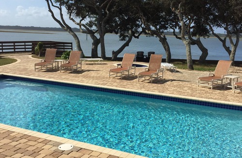 Crescent Beach House | Large Luxury Waterfront Home, Lg.Pool, Hot Tub, Kayaks, Game Room, boat ramp
