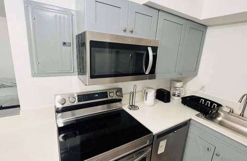 Northeast Miami Apartment | Large Studio w/Fast Wi-Fi + Free Parking Spot