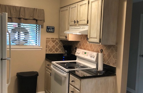 Salem House | Large townhome that sleeps 12 in a gated golfcourse community with lake access