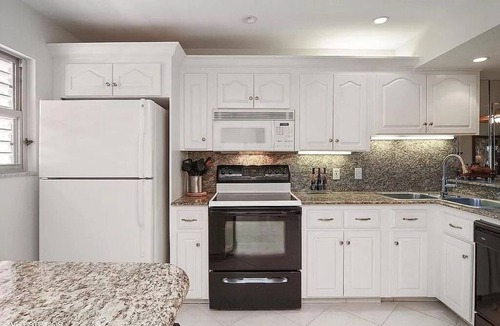Stuart Condo | Lease for 30 days. No need to stay the 30 days but pay less than similar units.