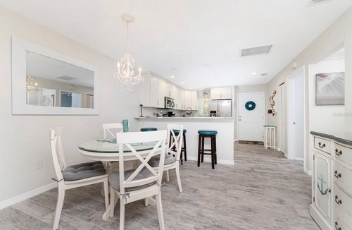 Grove City Condo | Lemon Bay Hidden Gem-10 minutes to Gulf of Mexico