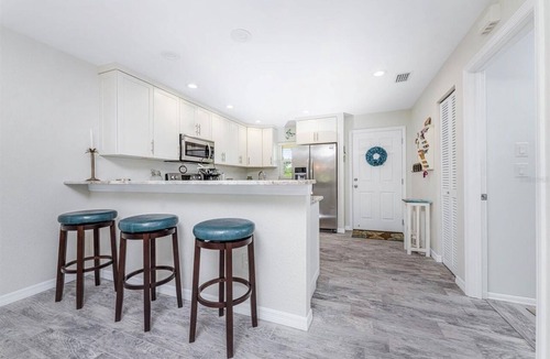 Grove City Condo | Lemon Bay Hidden Gem-10 minutes to Gulf of Mexico