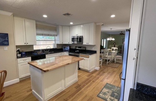Florida Ridge House | Lewis Landing surrounded by nature.