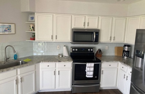 Tropical Cove Condo | Lexington CC, 3 bedroom, 2 bath, in the Golf Village!nGated Golf & Tennis Club