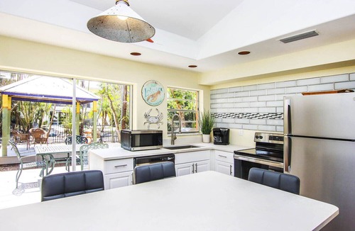 Captiva House | Life's a Beach: Walk to Private Beach & Village in 5 Minutes