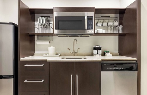Queens Hotel | Light-Filled 2 Queen Studio Offering Modern Comfort and Spacious Layout